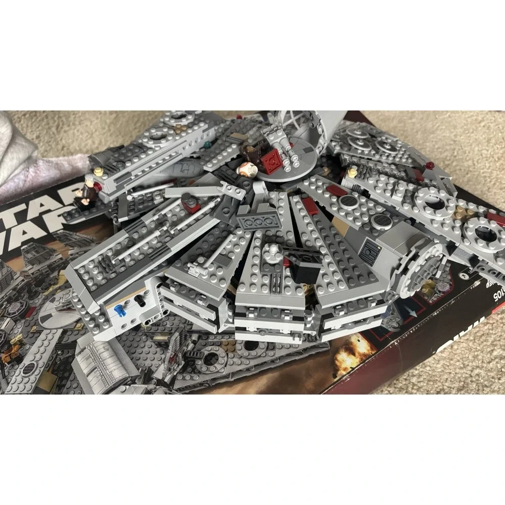 LEGO Star Wars Millennium Falcon (75105) LEGO's Set W Book Box darth Vader toys